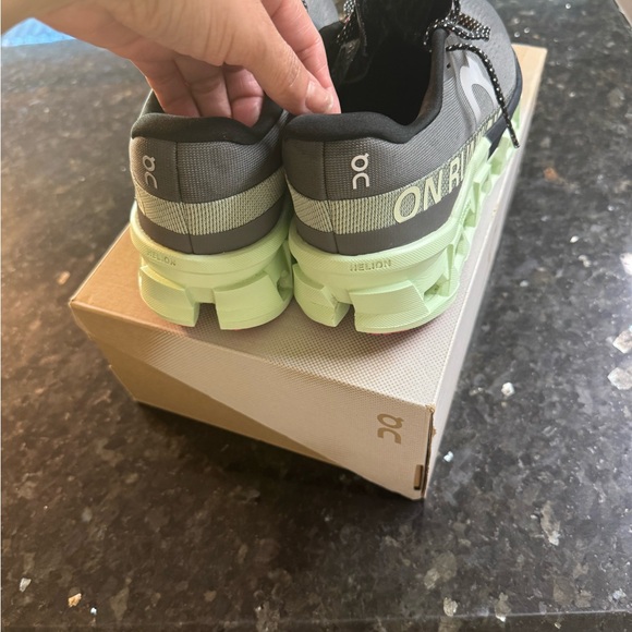 Cloud Monster 2 / On Running Charcoal and Mint Shoes - Picture 3 of 6